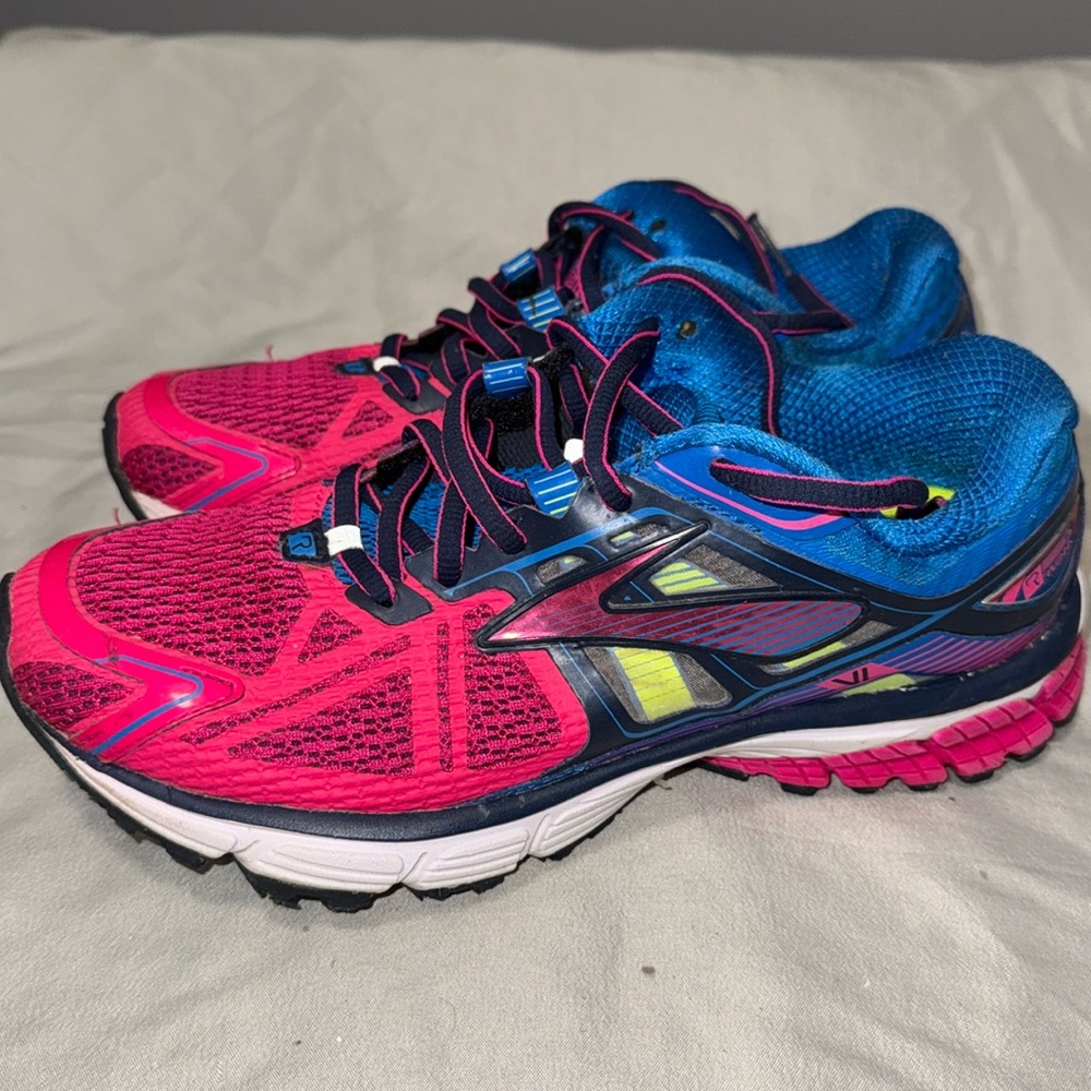 Brooks Raven Running Sneaker
